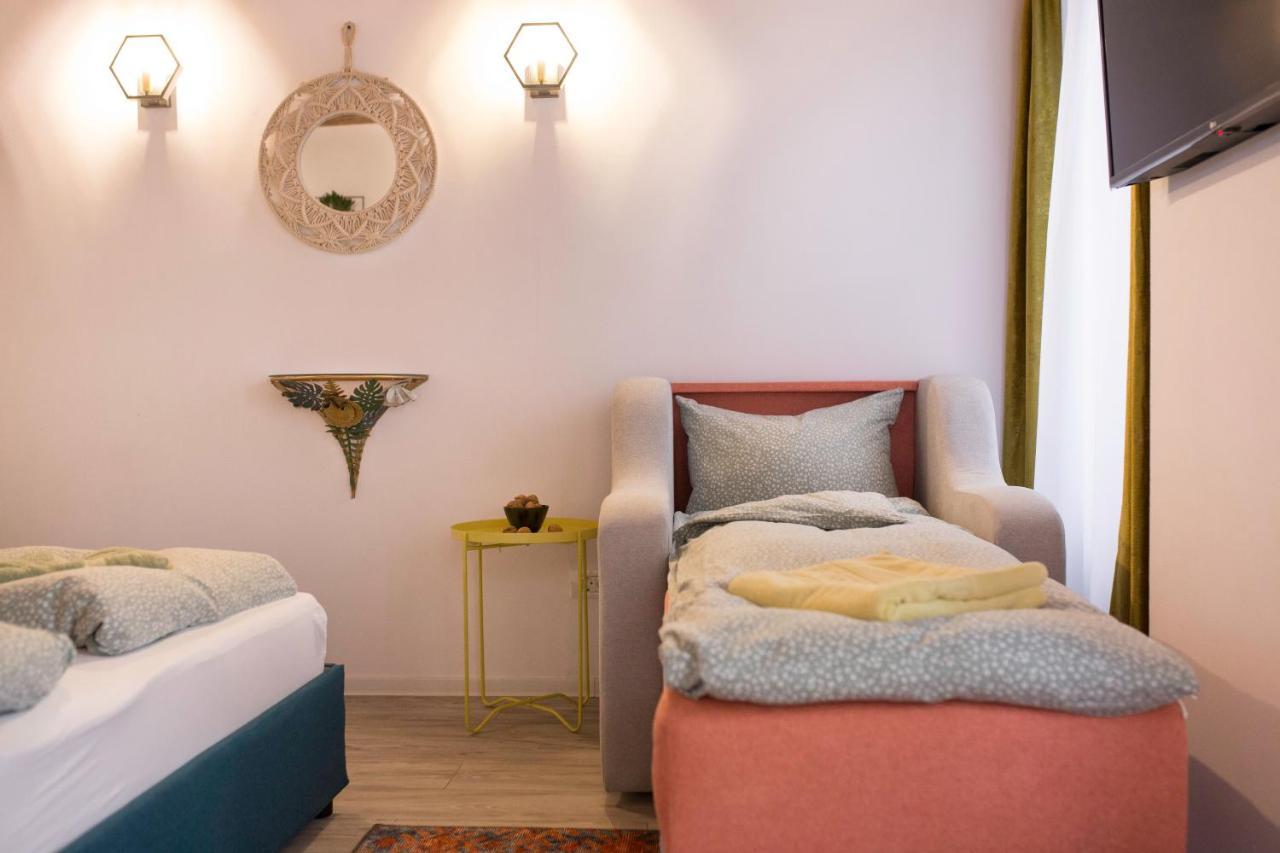 Seek And Hide - Csilla'S Tiny Hideaway Braşov Esterno foto