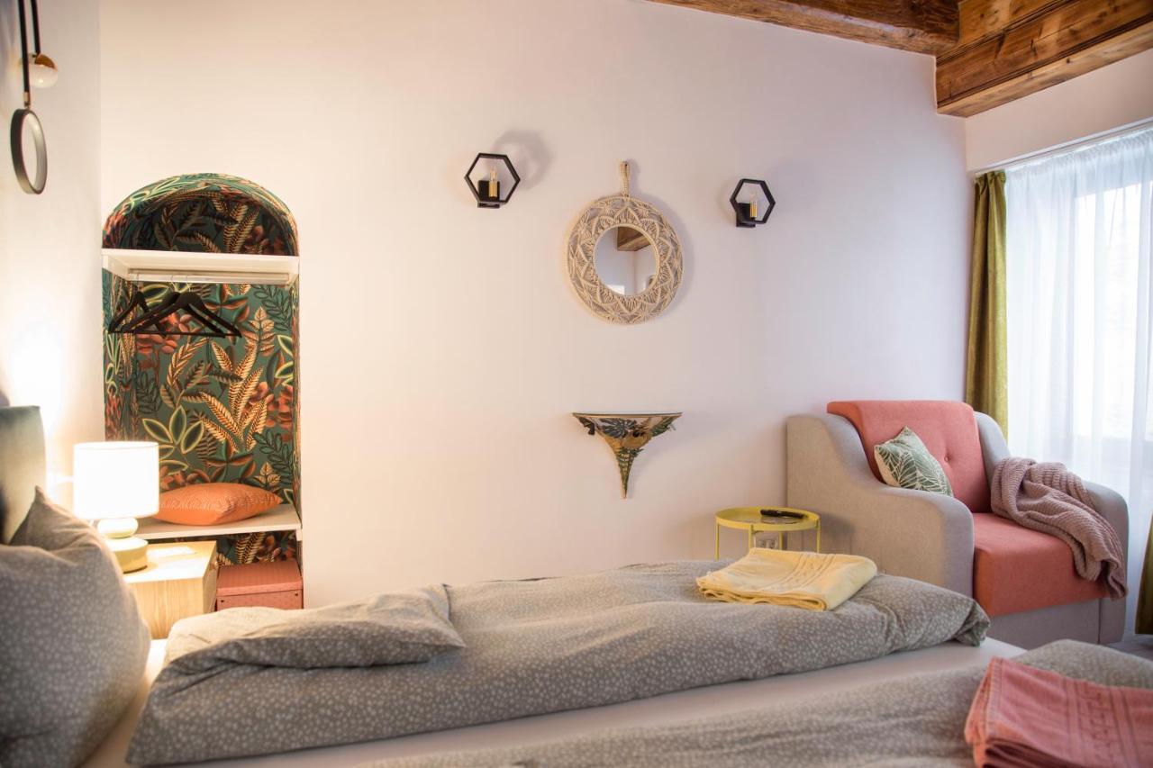 Seek And Hide - Csilla'S Tiny Hideaway Braşov Esterno foto