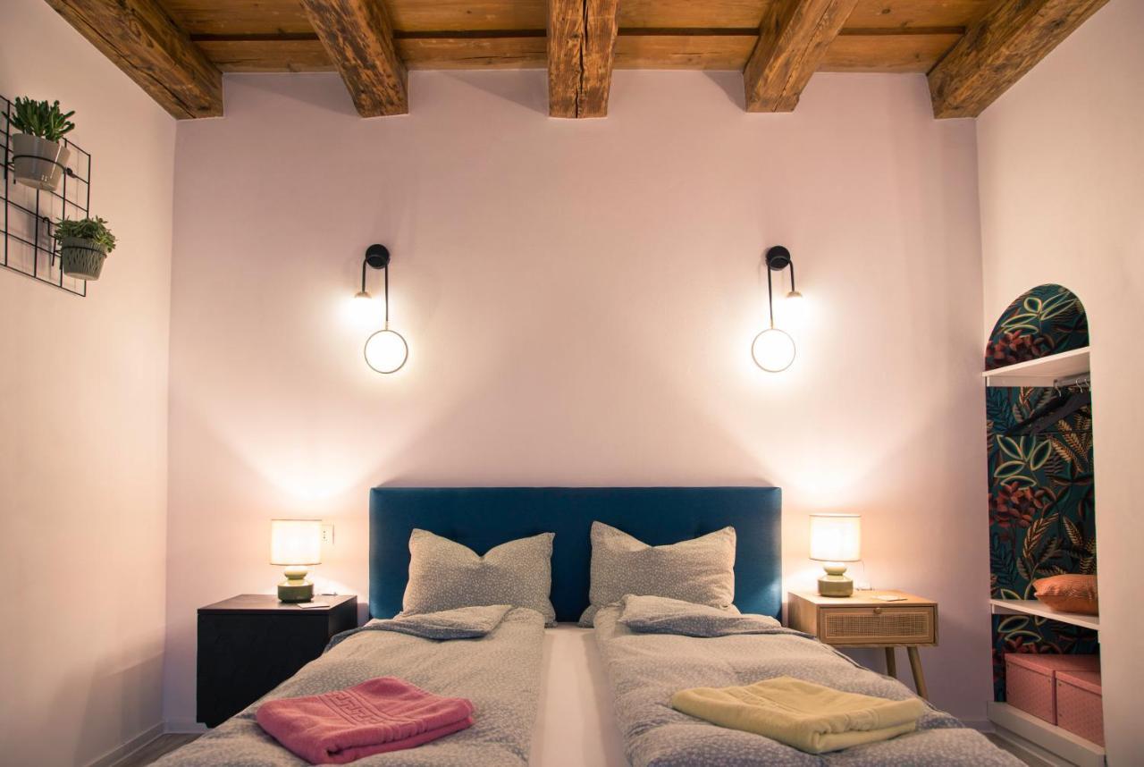 Seek And Hide - Csilla'S Tiny Hideaway Braşov Esterno foto