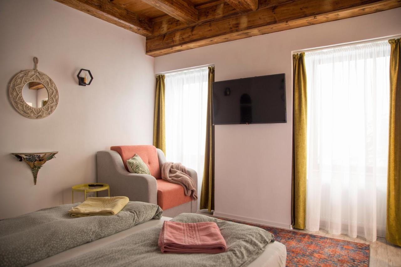 Seek And Hide - Csilla'S Tiny Hideaway Braşov Esterno foto
