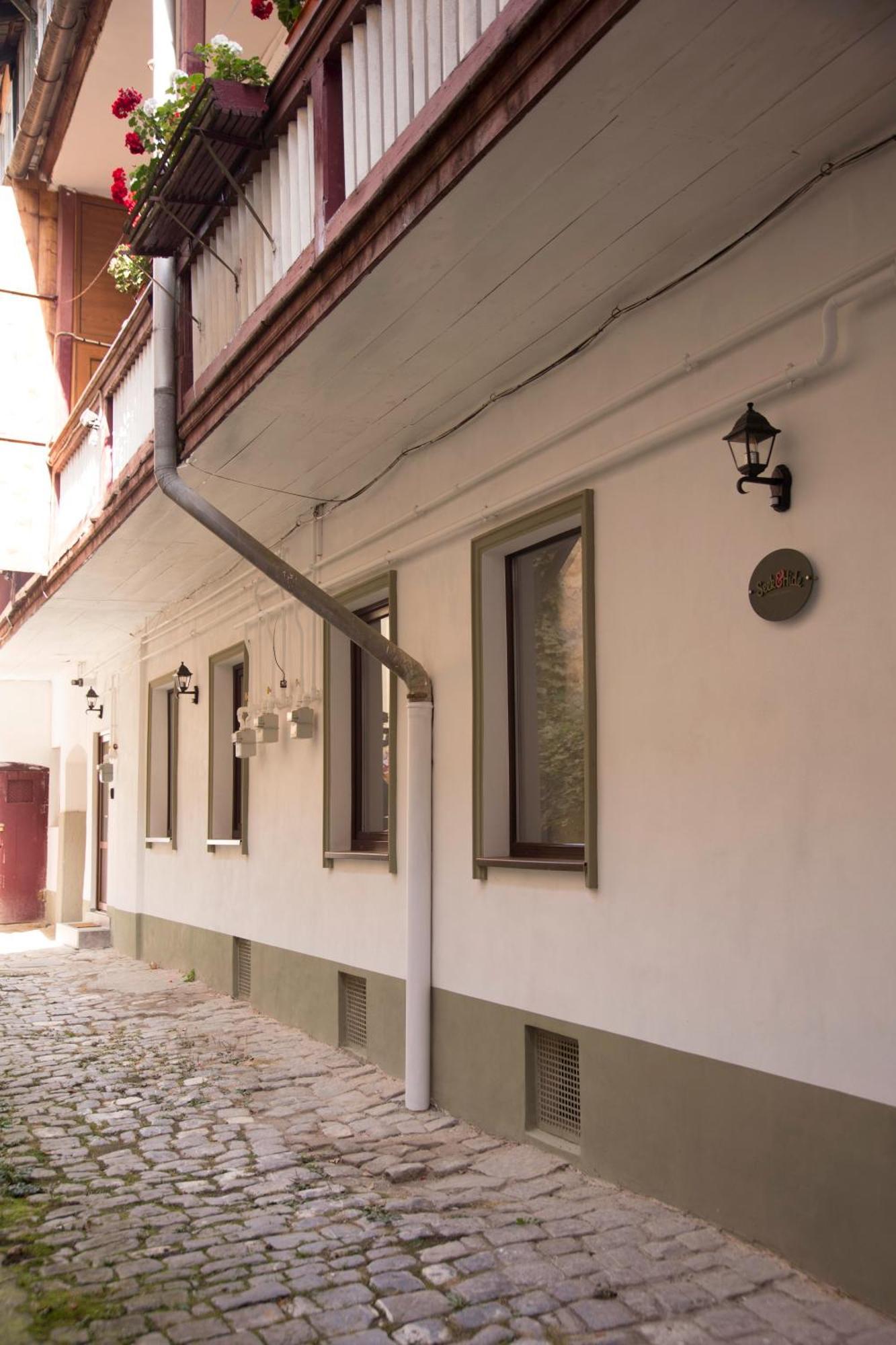 Seek And Hide - Csilla'S Tiny Hideaway Braşov Esterno foto